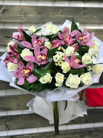 Букет цветов из: Розы и Хризантемы в Ростошах