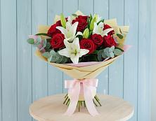 Букет цветов из:  Лилии и Розы в Ростошах