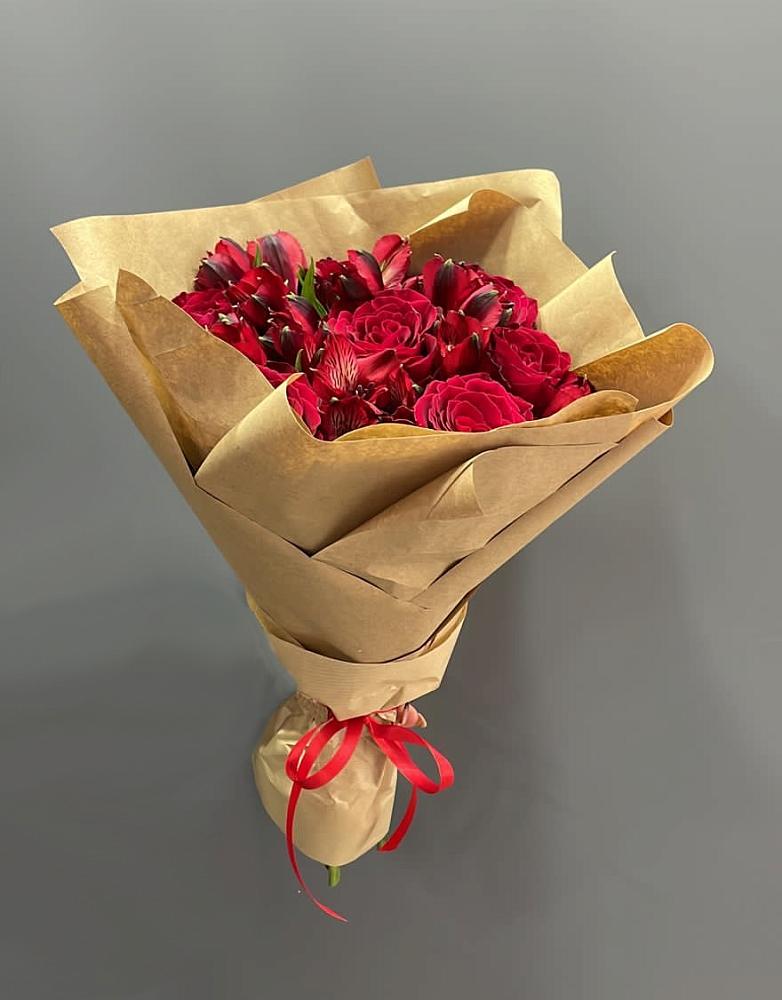 Букет цветов из: Альстромерии и Розы в Ростошах