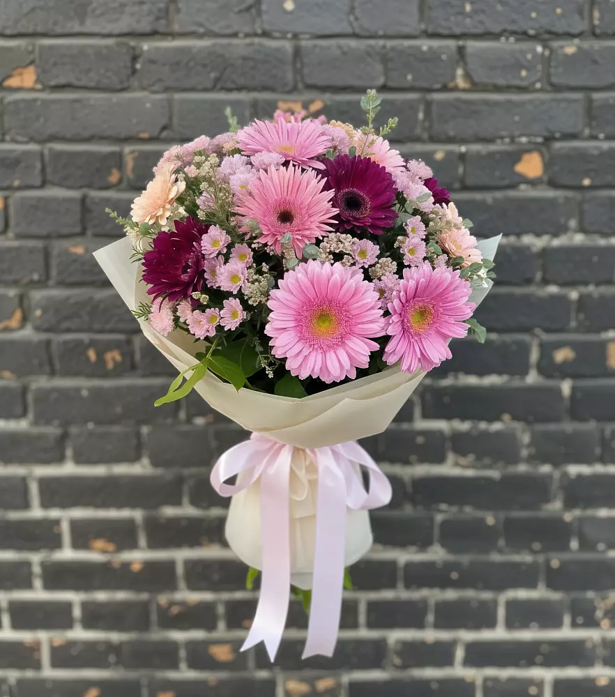 Букет цветов из: Герберы и Хризантемы в Ростошах