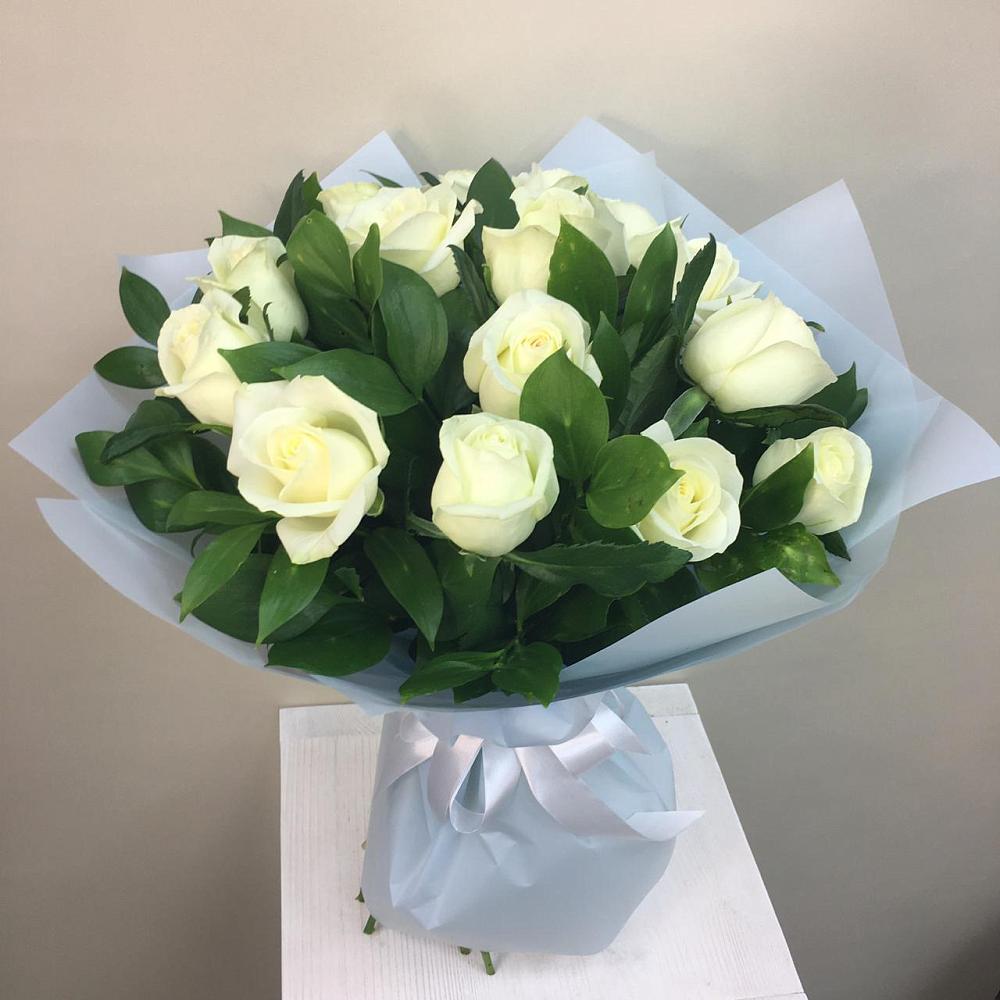 Букет 15 Белых роз Проуд в Ростошах