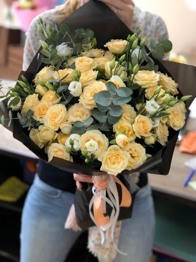 Букет цветов из: Розы и Лизиантусы в Ростошах