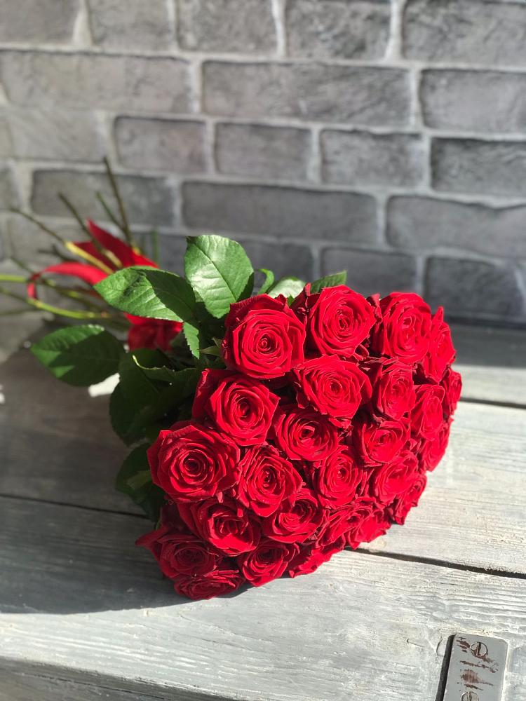 Букет Красные розы Фридом в Ростошах