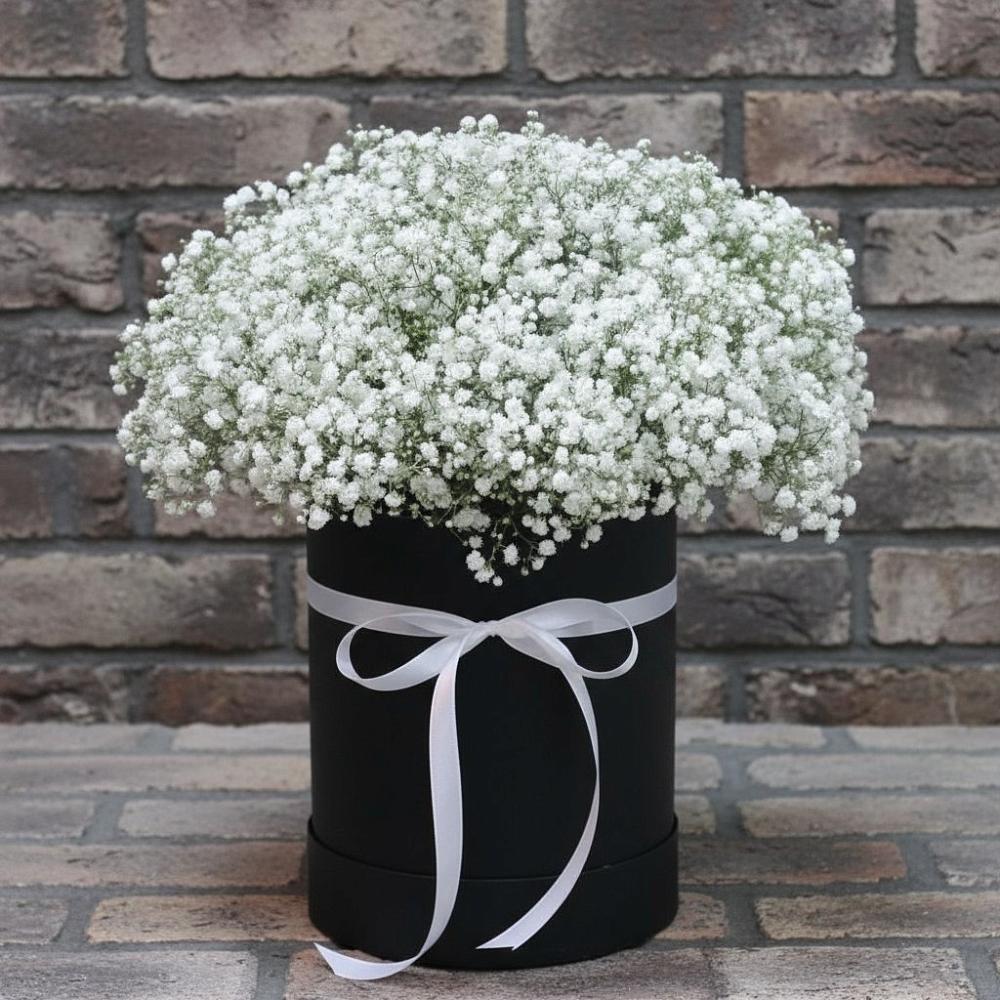 Цветочная композиция из Гипсофила в шляпной коробке в Ростошах