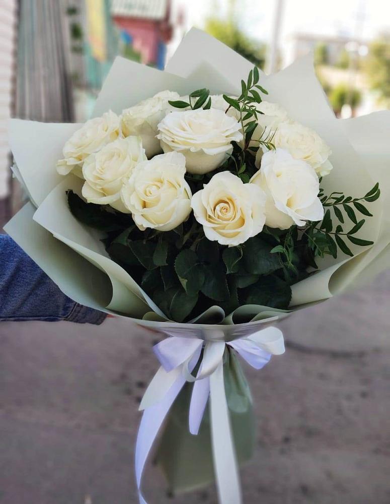 Букет Белые розы Проуд в Ростошах