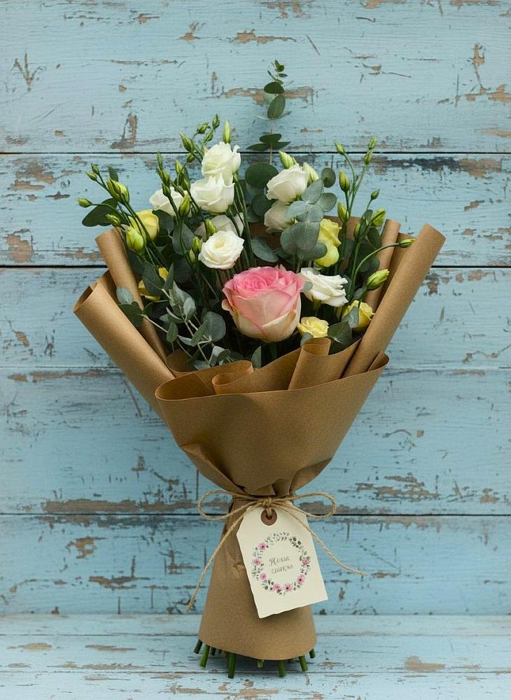 Букет цветов из: Розы и Лизиантусы в Ростошах