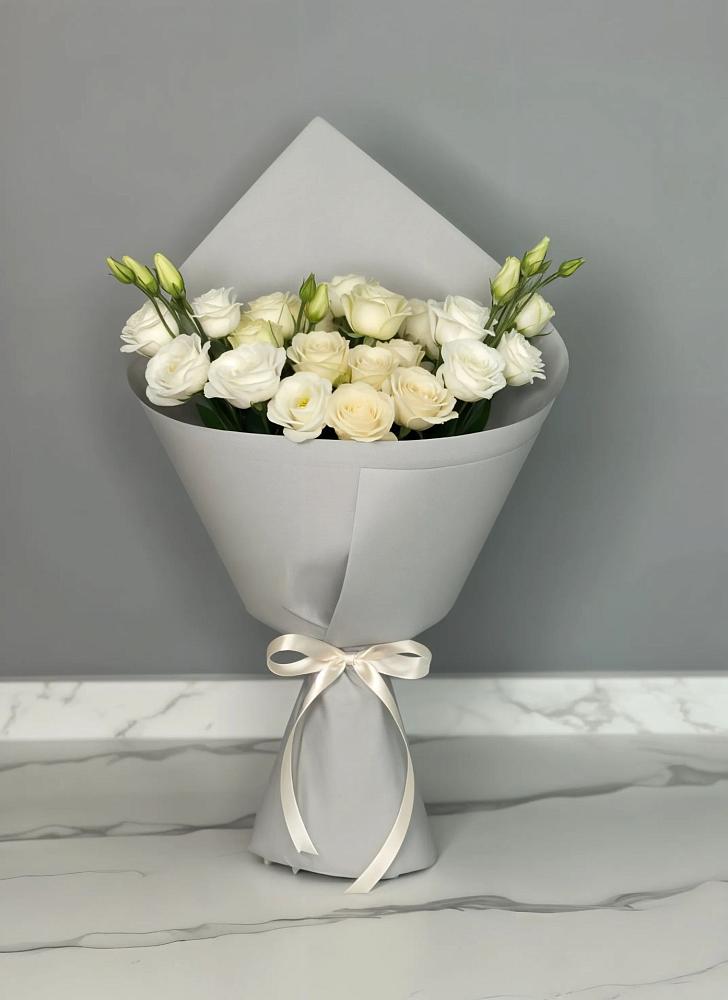 Букет цветов из: Розы и Лизиантусы в Ростошах