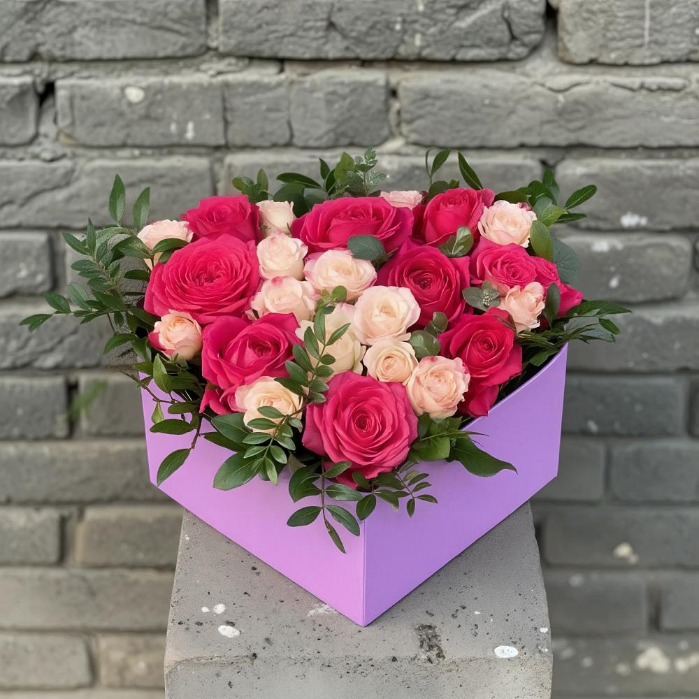 Цветочная композиция из Розы в коробке в Ростошах
