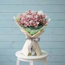 Букет цветов из:  Орхидеи и Розы в Ростошах