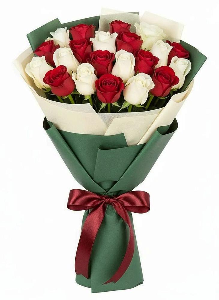 Букет Микс из красных и белых роз в Ростошах