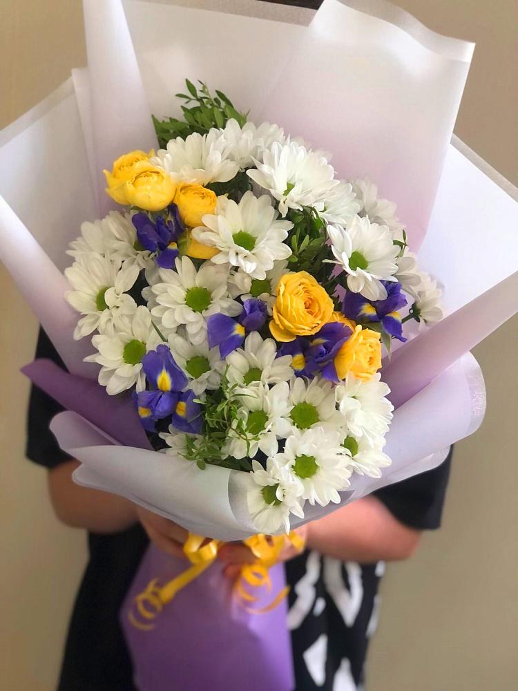 Букет цветов из: Ирисы, Хризантемы и Розы в Ростошах