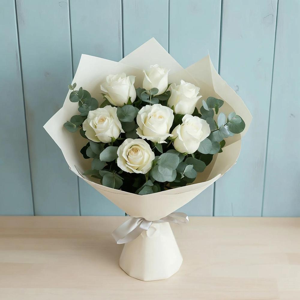 Букет Белые розы в Эвкалипте в Ростошах