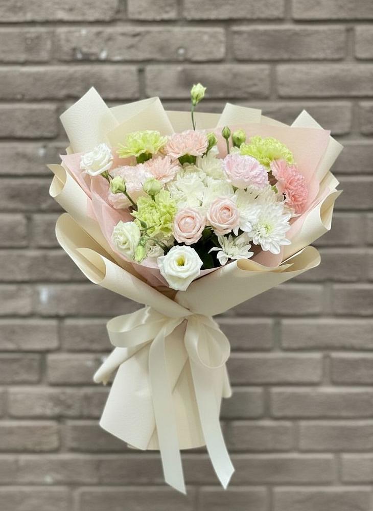 Букет цветов из: Гвоздики, Розы, Лизиантусы и Хризантемы в Ростошах