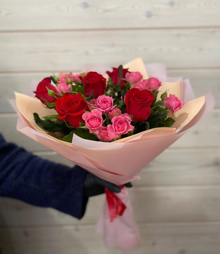 Букет цветов из: Розы в Ростошах