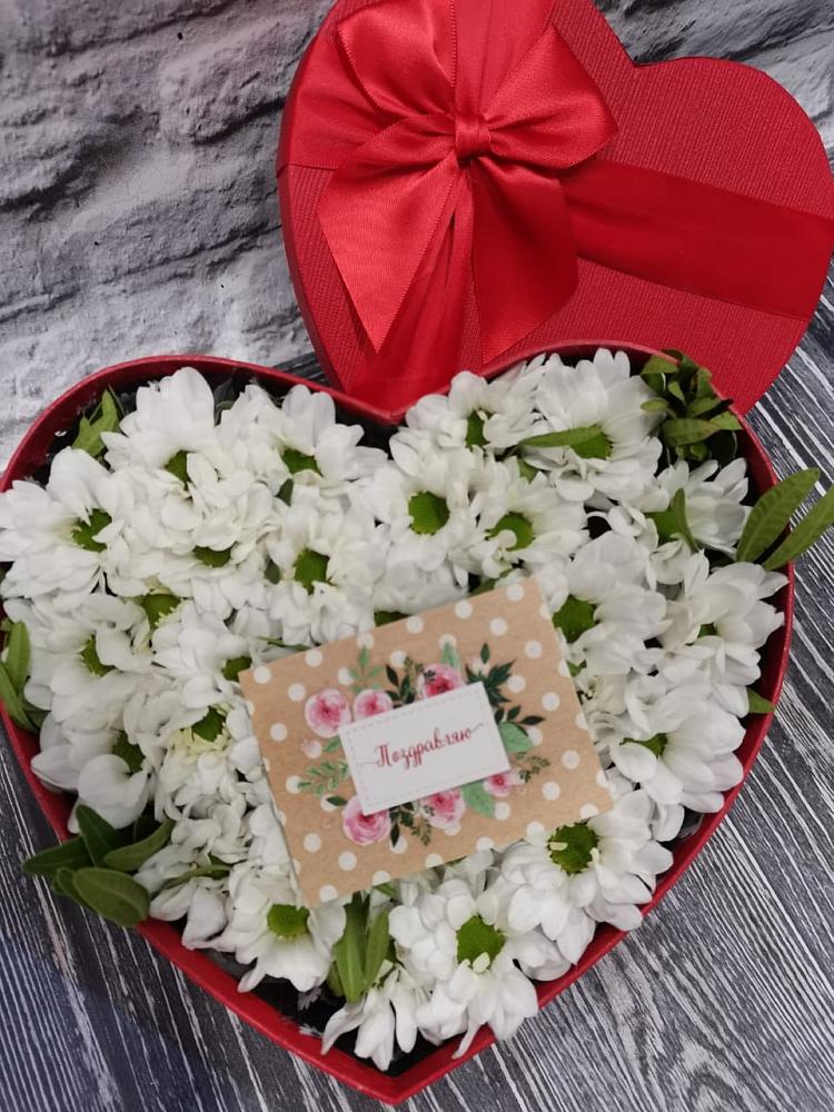 Цветочная композиция из Хризантемы в виде сердца в Ростошах