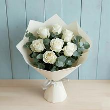 Букет Белые розы в Эвкалипте в Ростошах