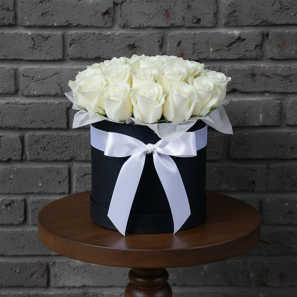 Цветочная композиция из Розы в шляпной коробке в Ростошах