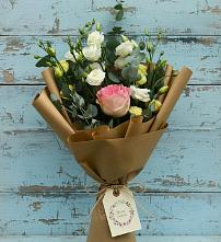 Букет цветов из:  Розы и Лизиантусы в Ростошах