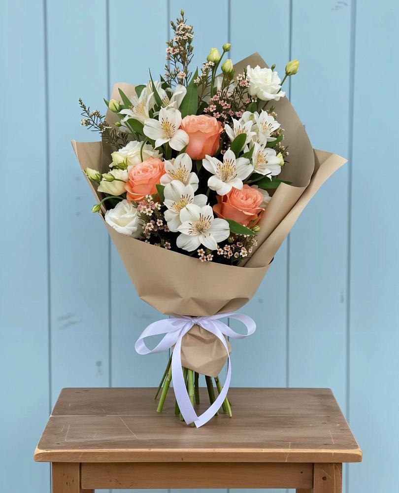 Букет цветов из: Альстромерии, Лизиантусы, Розы и Хризантемы в Ростошах