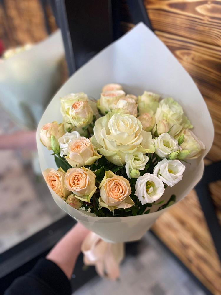 Букет цветов из: Розы и Лизиантусы в Ростошах