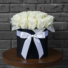 Цветочная композиция из Розы в шляпной коробке в Ростошах